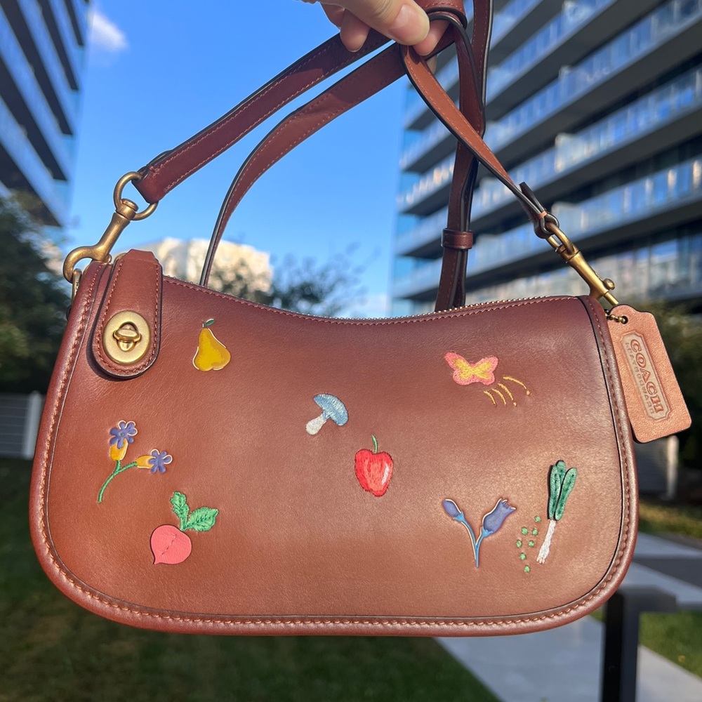 Coach Swinger 23 With Garden Embroidery